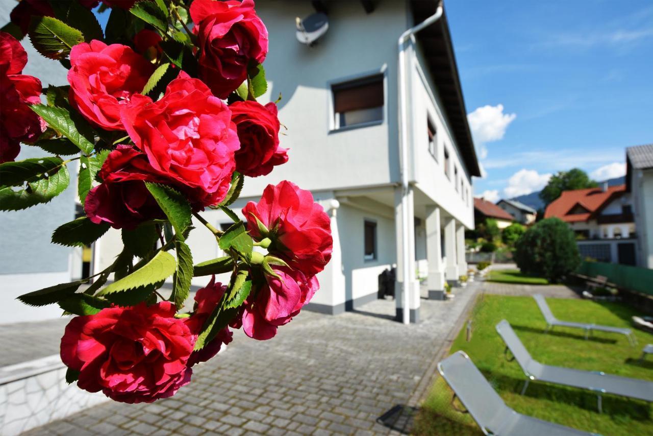 Alpenblick - Modernes Und Grosszuegiges Apartment Villach Luaran gambar
