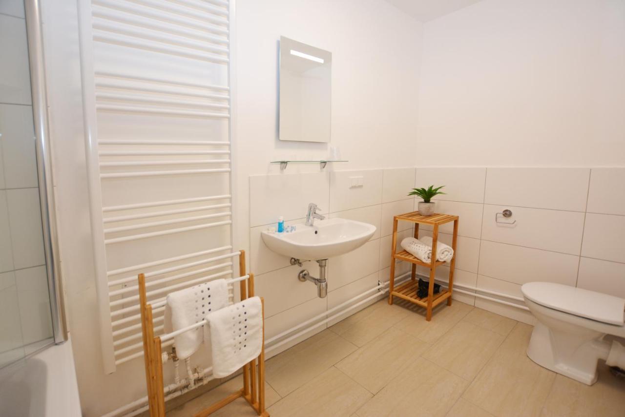 Alpenblick - Modernes Und Grosszuegiges Apartment Villach Luaran gambar
