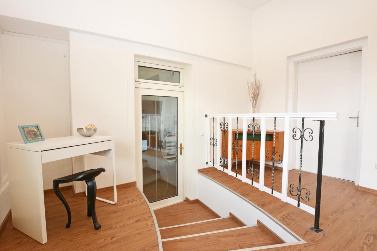Alpenblick - Modernes Und Grosszuegiges Apartment Villach Luaran gambar